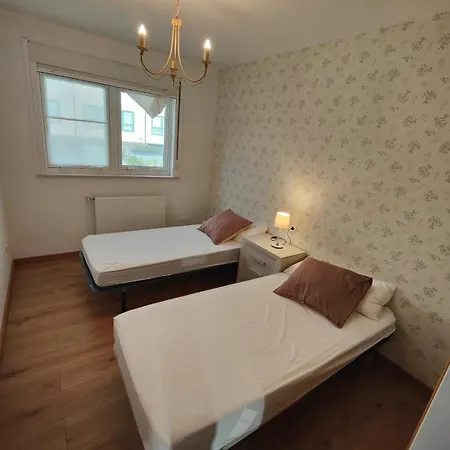 Сasa de vacaciones Con Wifi , Ps4 , Garaje, 5 Dormitorios, 3 Banos, *