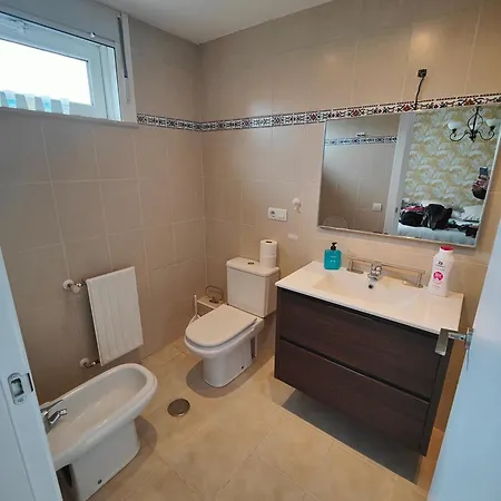Сasa de vacaciones Con Wifi , Ps4 , Garaje, 5 Dormitorios, 3 Banos, *